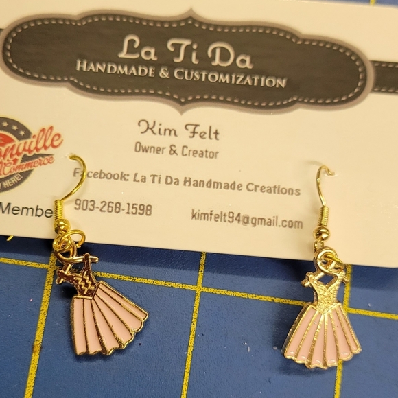 Valentines Day Gold Tone Earrings Ladies Dress - Picture 1 of 1